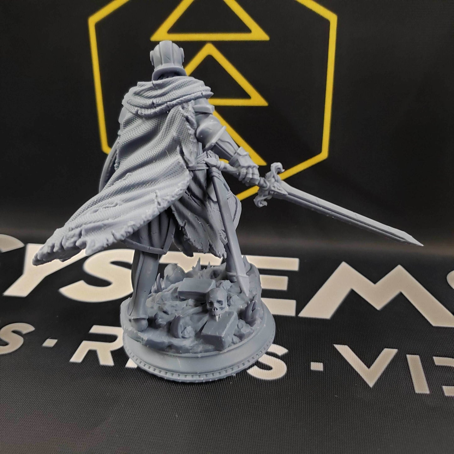 Leopold the Undying (Cursed Male Human Paladin) - 32mm Scale