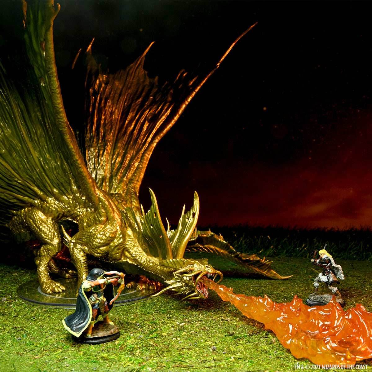 D&D: Icons of the Realms - Adult Gold Dragon Premium Figure -