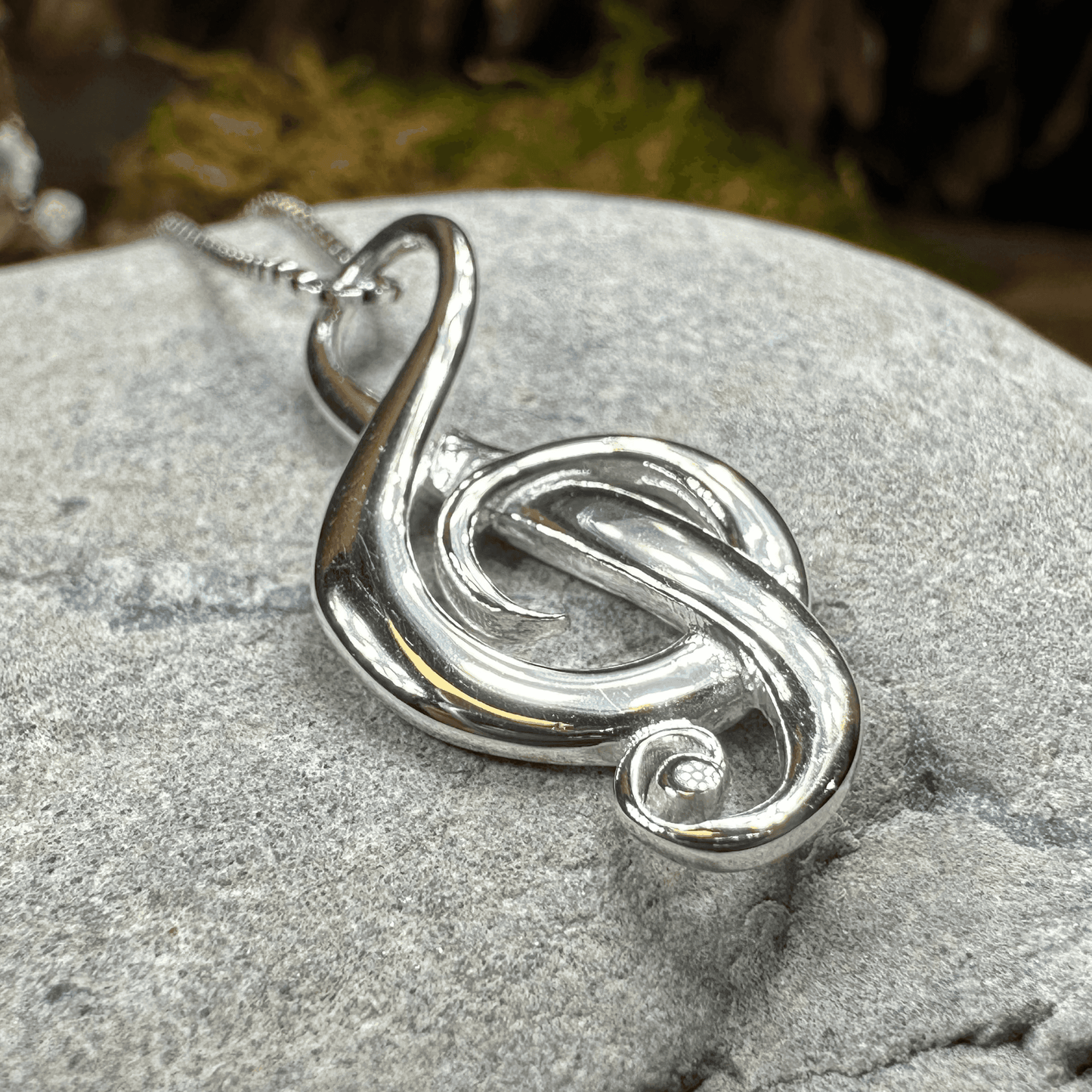 Elegant Music Necklace - 18