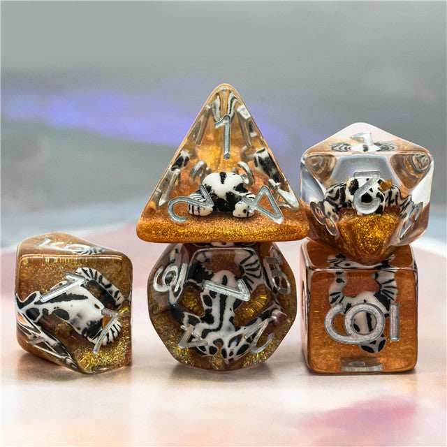 Desert Bull Head 7-Dice Set w/Silver Numbers White Skull on Gold Glitter -