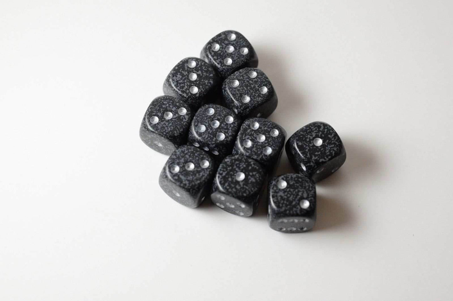 Ninja Speckled 16mm D6 Pipped | Black/Grey (sold per piece) - 
