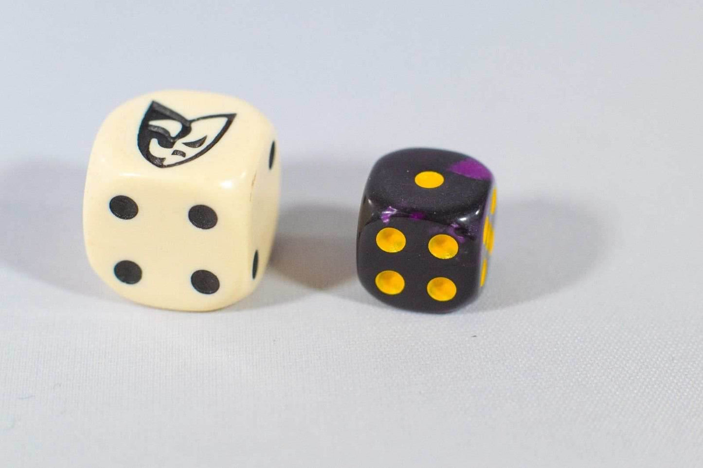 New Royal Purple and Black Dice with Yellow Pips 12mm D6 RPG Dice (10) Yahtzee - 