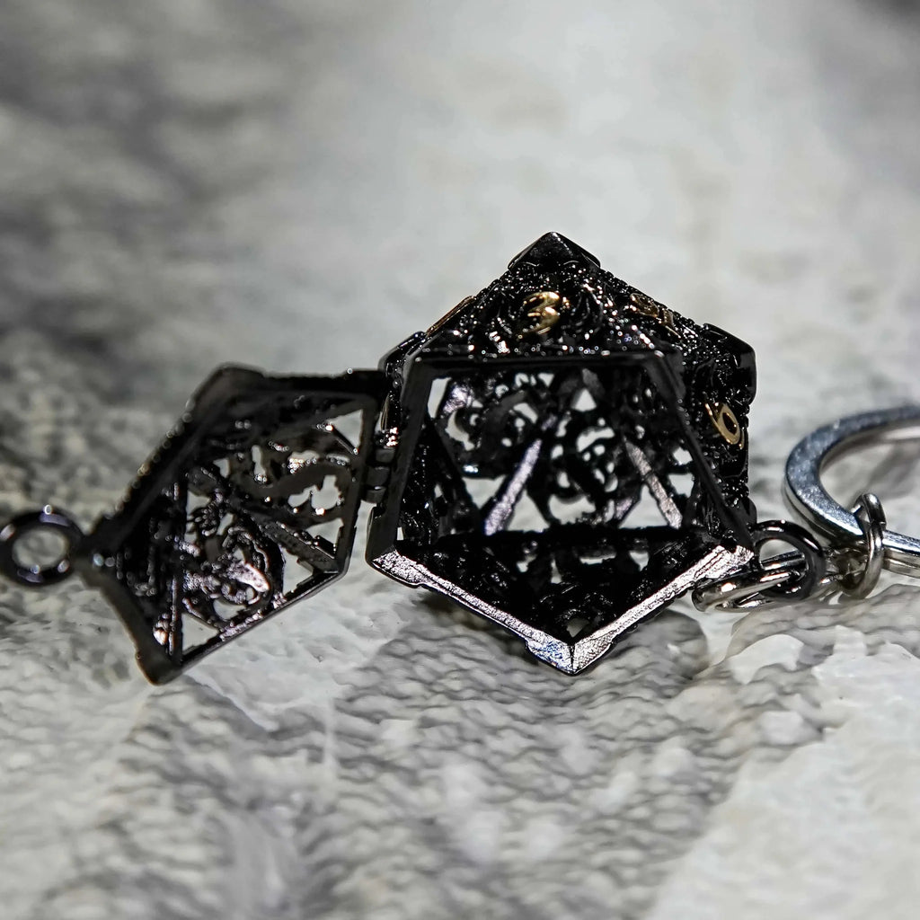 Multicolor Metal Hollow D20 Dice Necklace、Keychain + Mini DND Dice Set