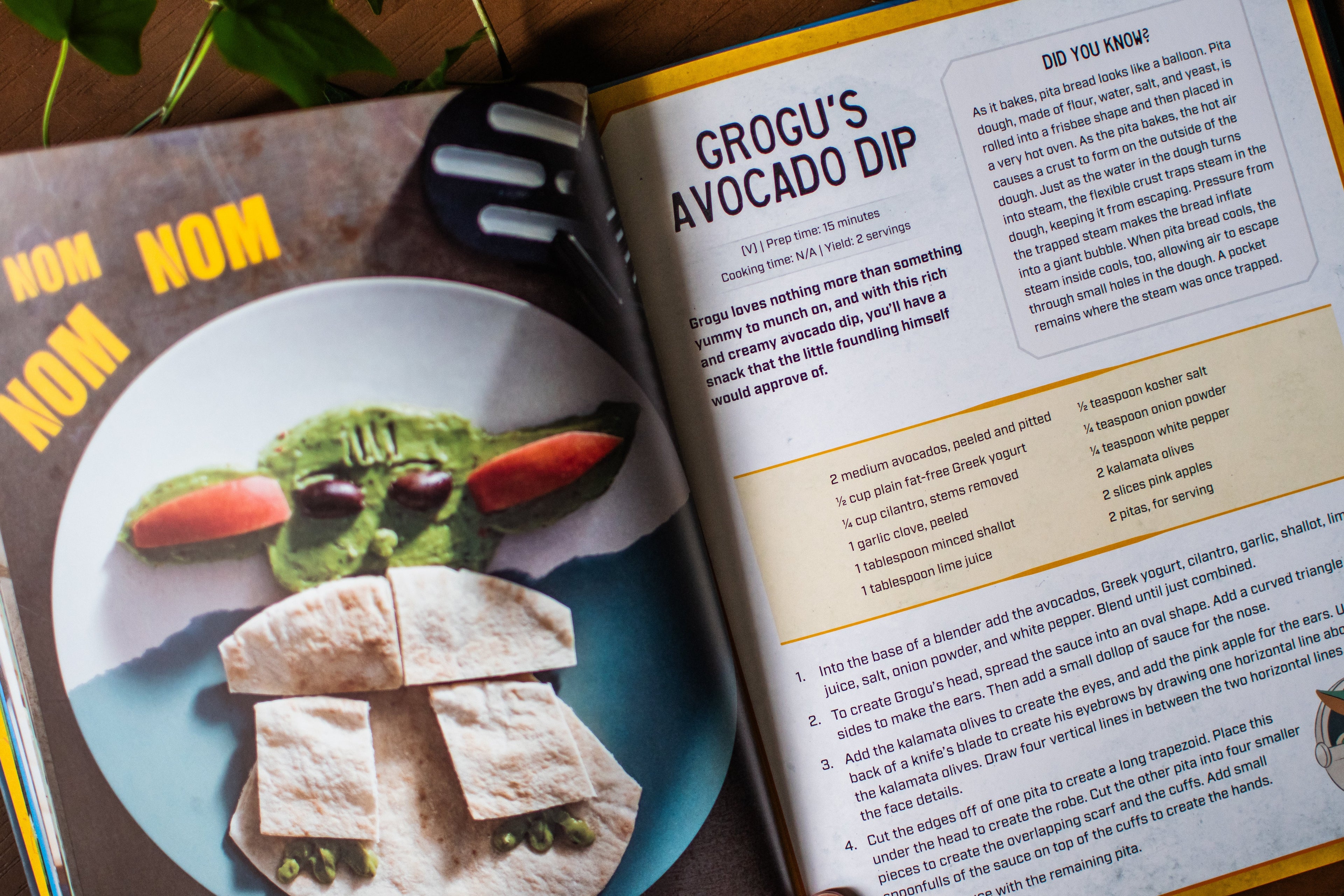 Star Wars: The Padawan Cookbook: Kid-Friendly Recipes from a Galaxy Far, Far Away