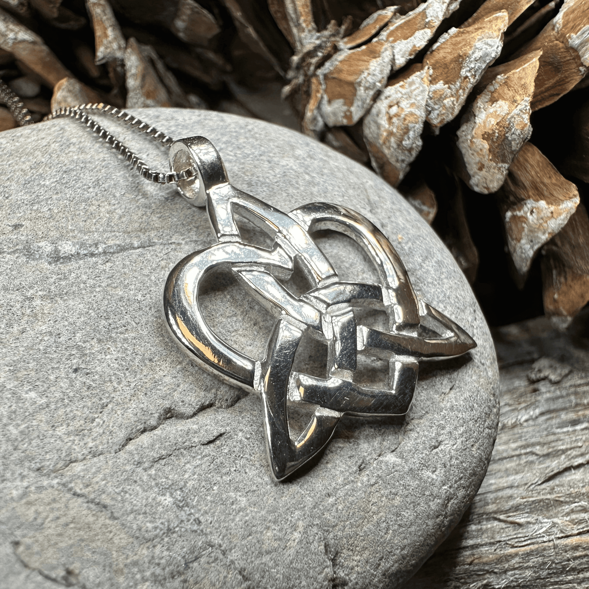 Trinity Love Knot Necklace - 18