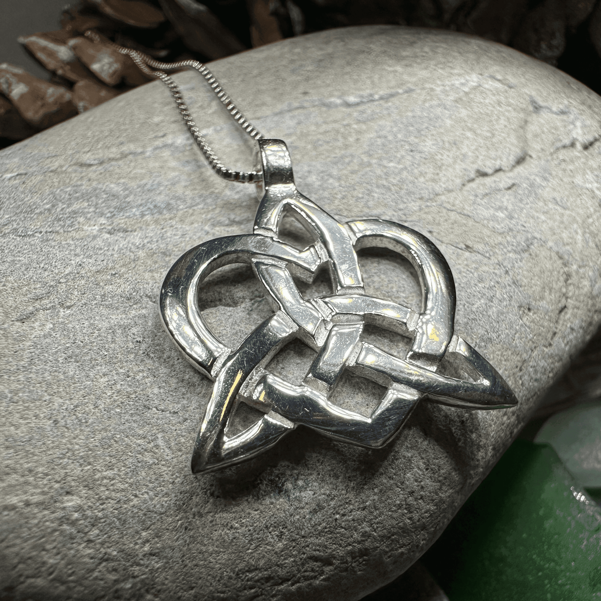 Trinity Love Knot Necklace - 18