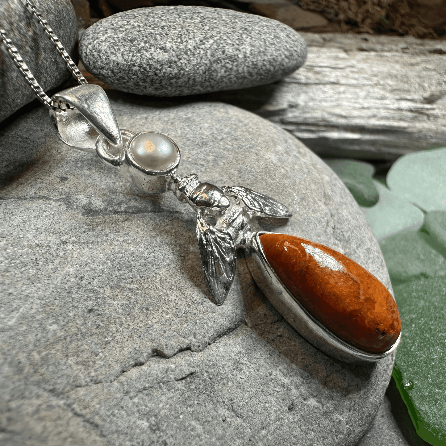 Summer Garden Bee Necklace - 18