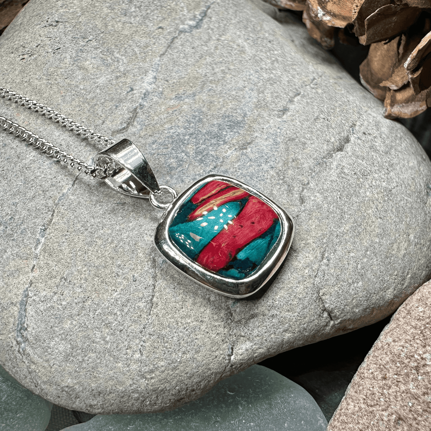 Mira Heathergems Celtic Necklace - Red/Green/Gold