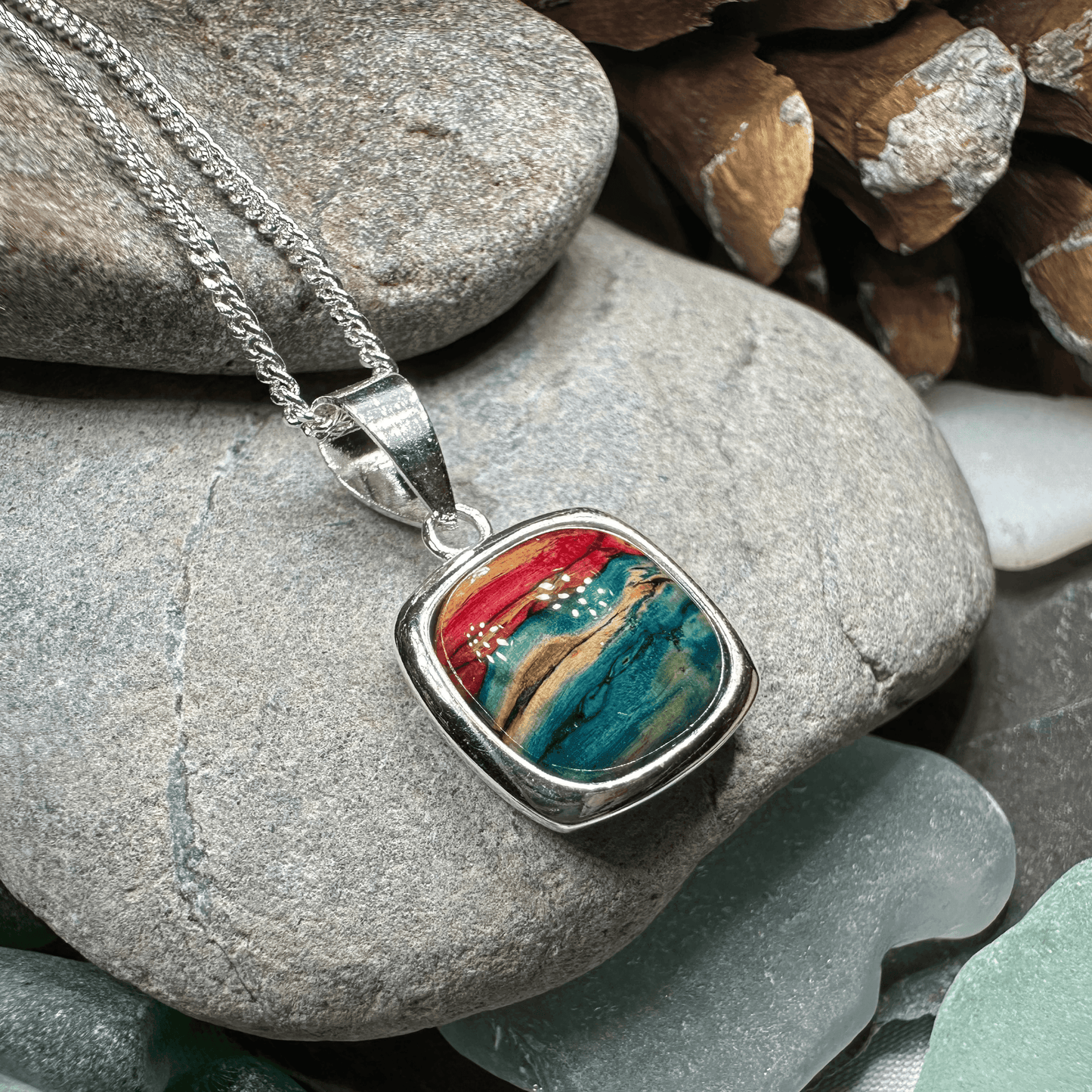 Mira Heathergems Celtic Necklace - Red/Green/Gold