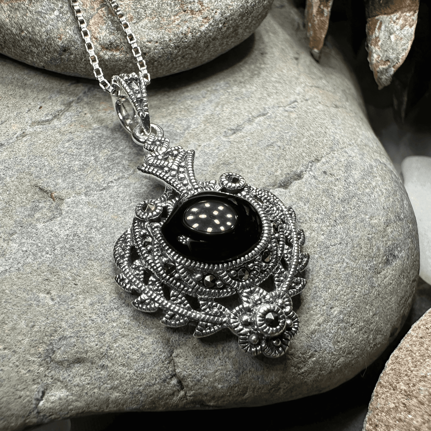Vintage Onyx Celtic Necklace - 18