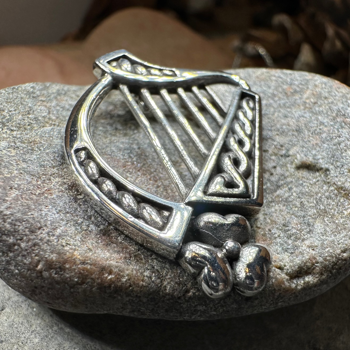 Oisin Shamrock Harp Necklace