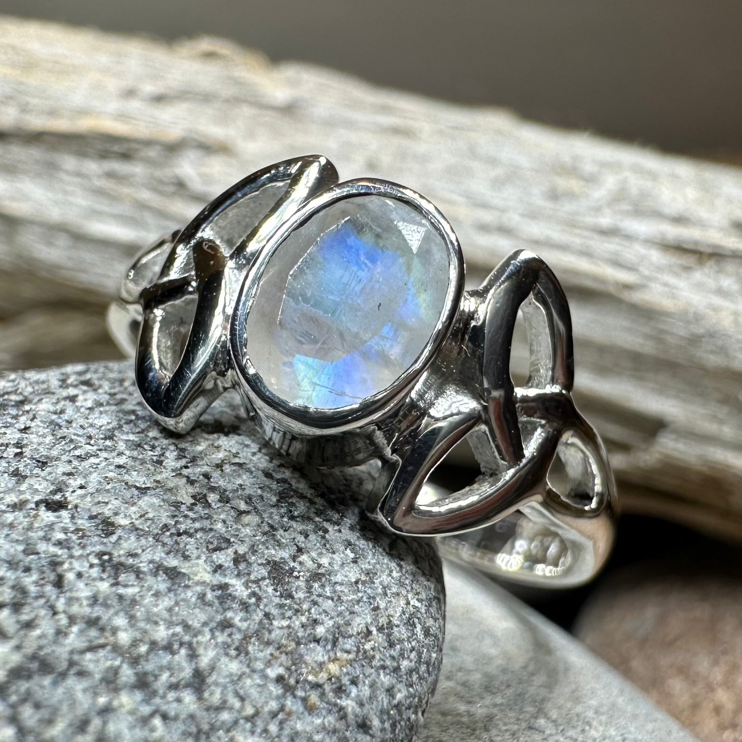 Cordelia Trinity Knot Ring