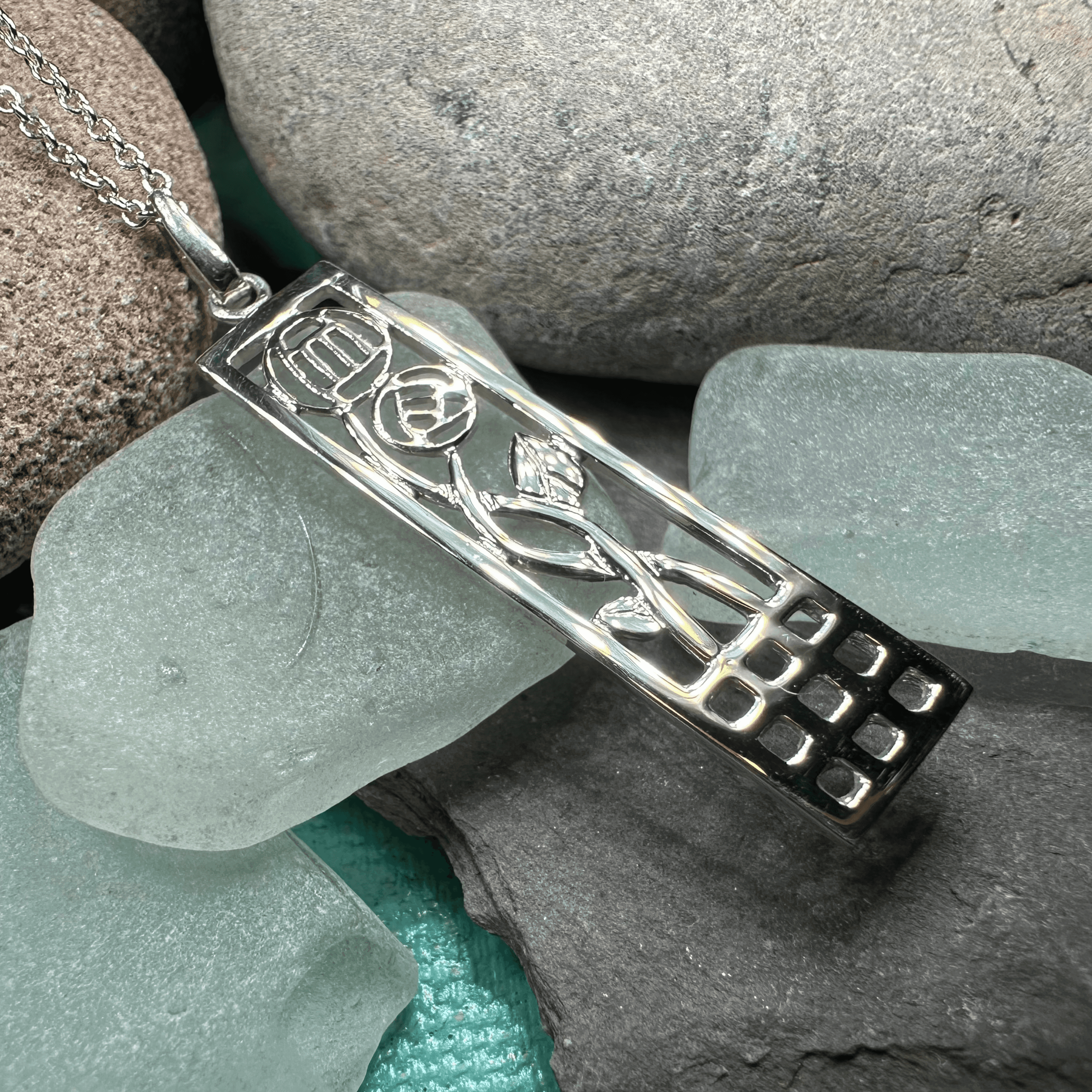 Mackintosh Two Roses Necklace - 18