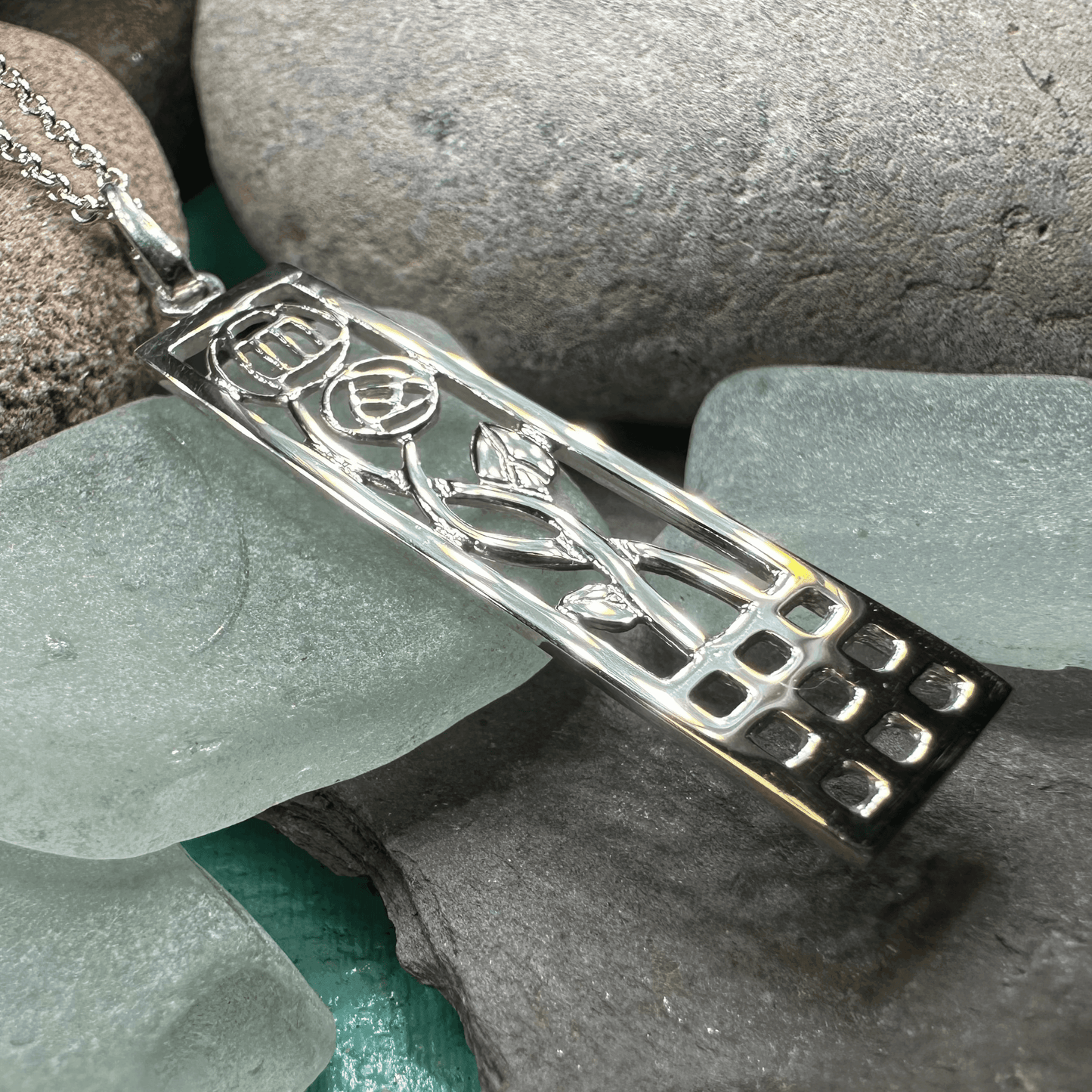 Mackintosh Two Roses Necklace - 18
