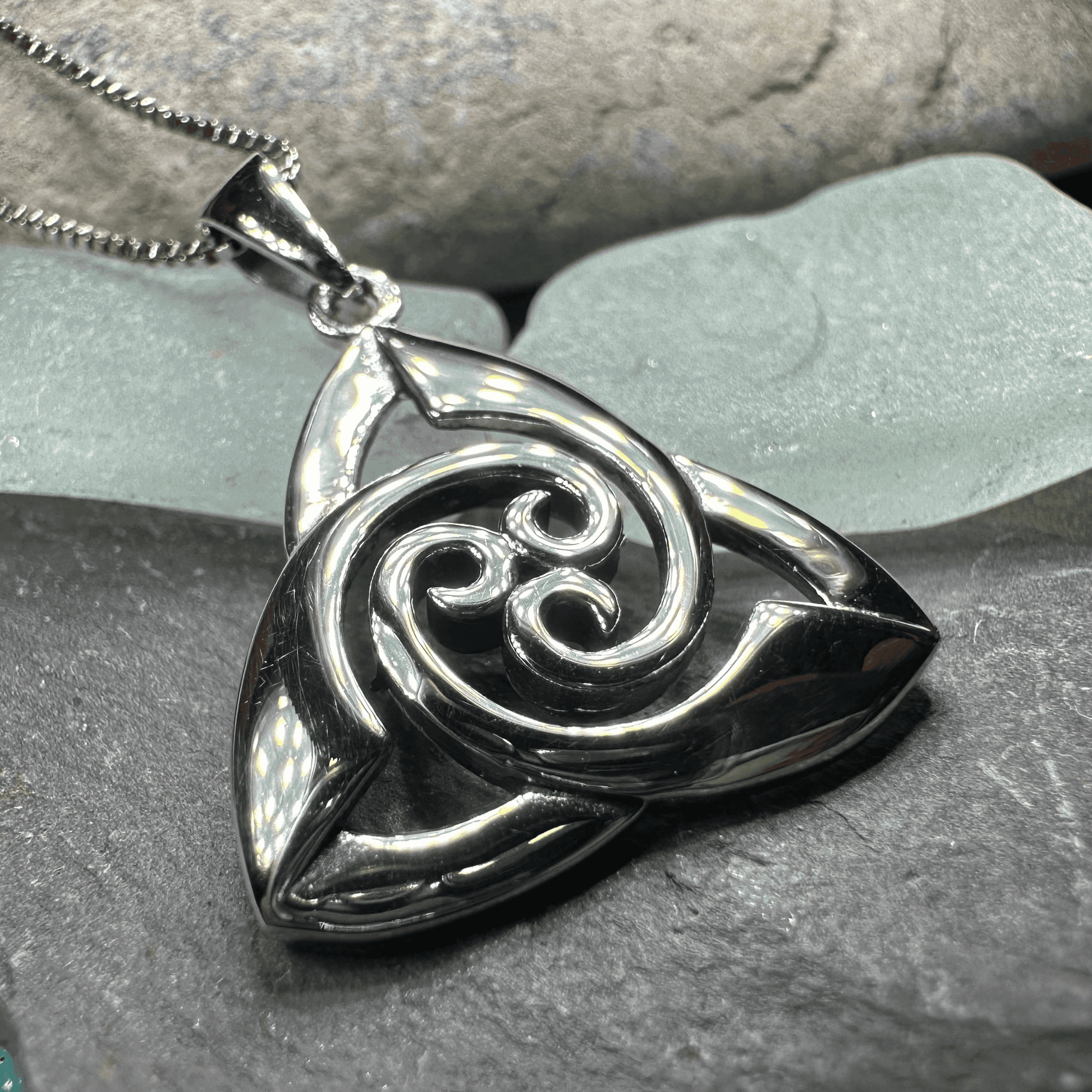 Devonna Trinity Knot Necklace - 18