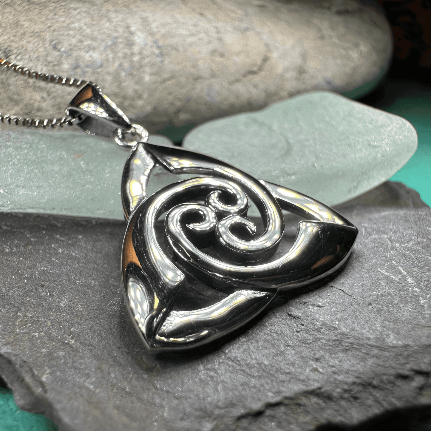 Devonna Trinity Knot Necklace - 18