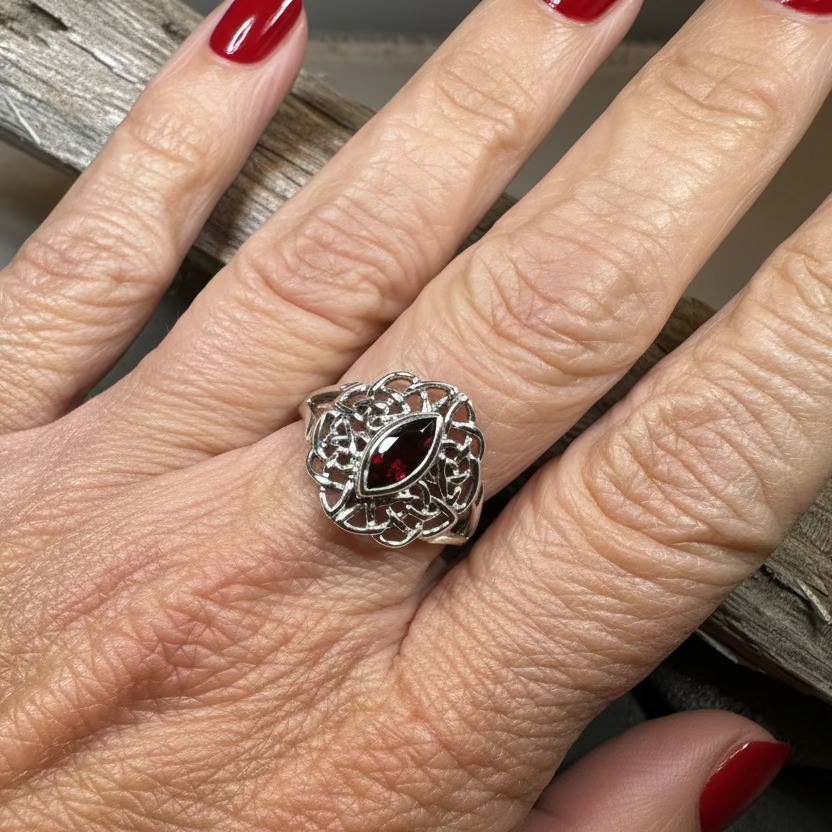 Leanna Celtic Knot Ring
