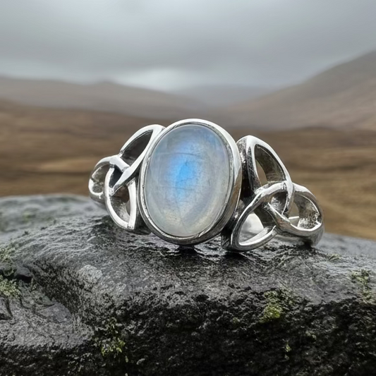 Nina Celtic Knot Ring