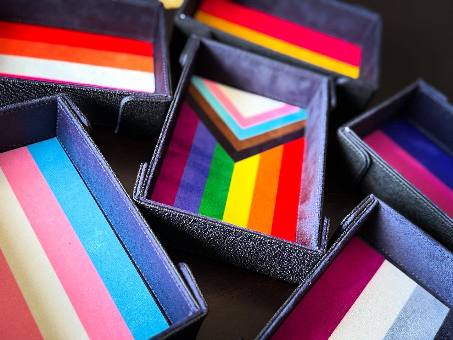 Pride Dice Tray of Folding™ Magnetic - Asexual