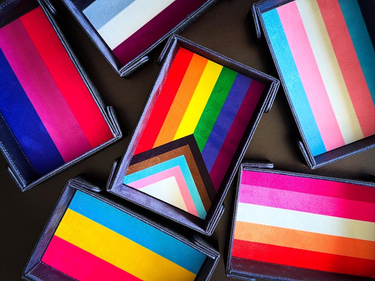 Pride Dice Tray of Folding™ Magnetic - Asexual