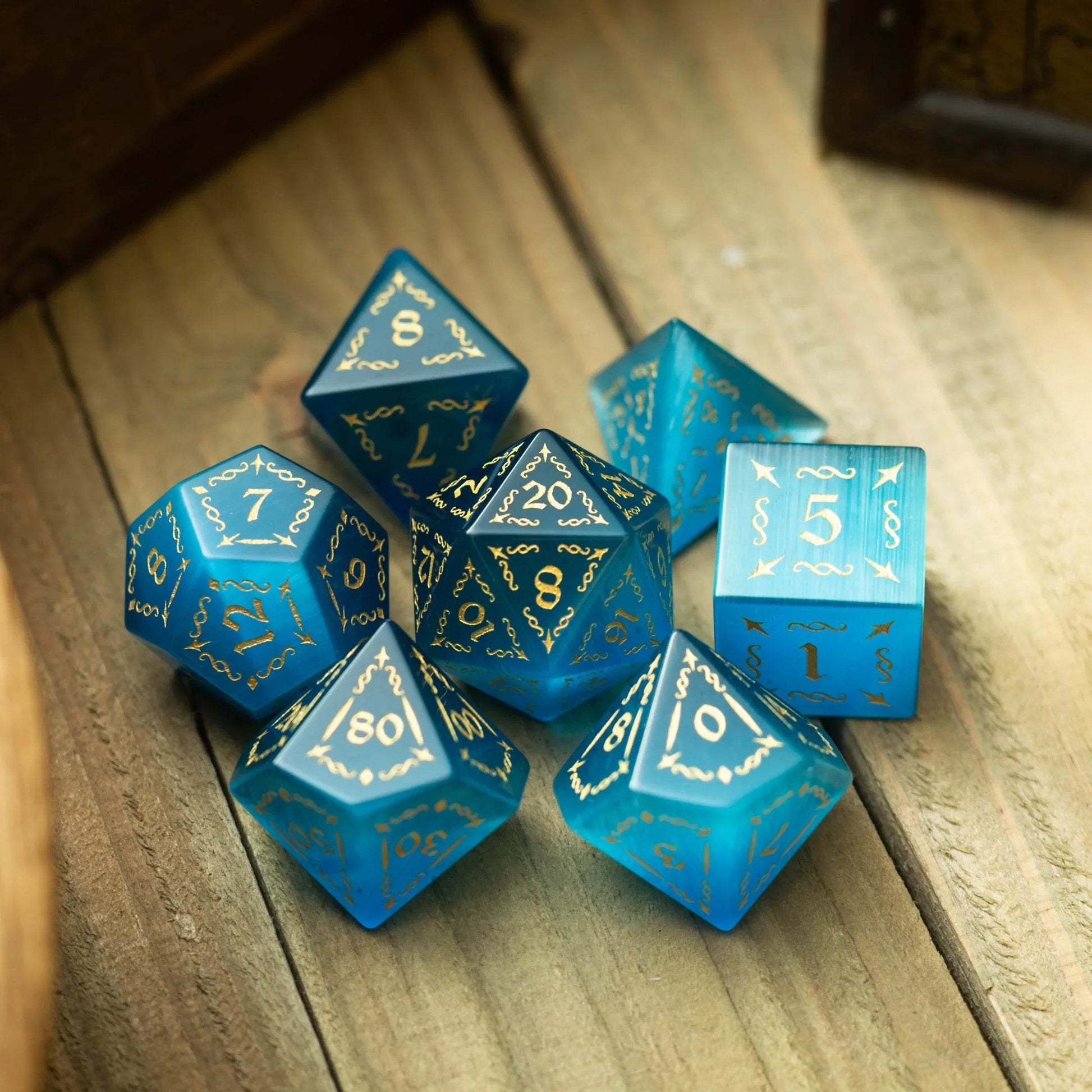 Vine Spike Gemstone Blue Cats Eye Stone DND Dice Set - Full Set And Free Dice Box