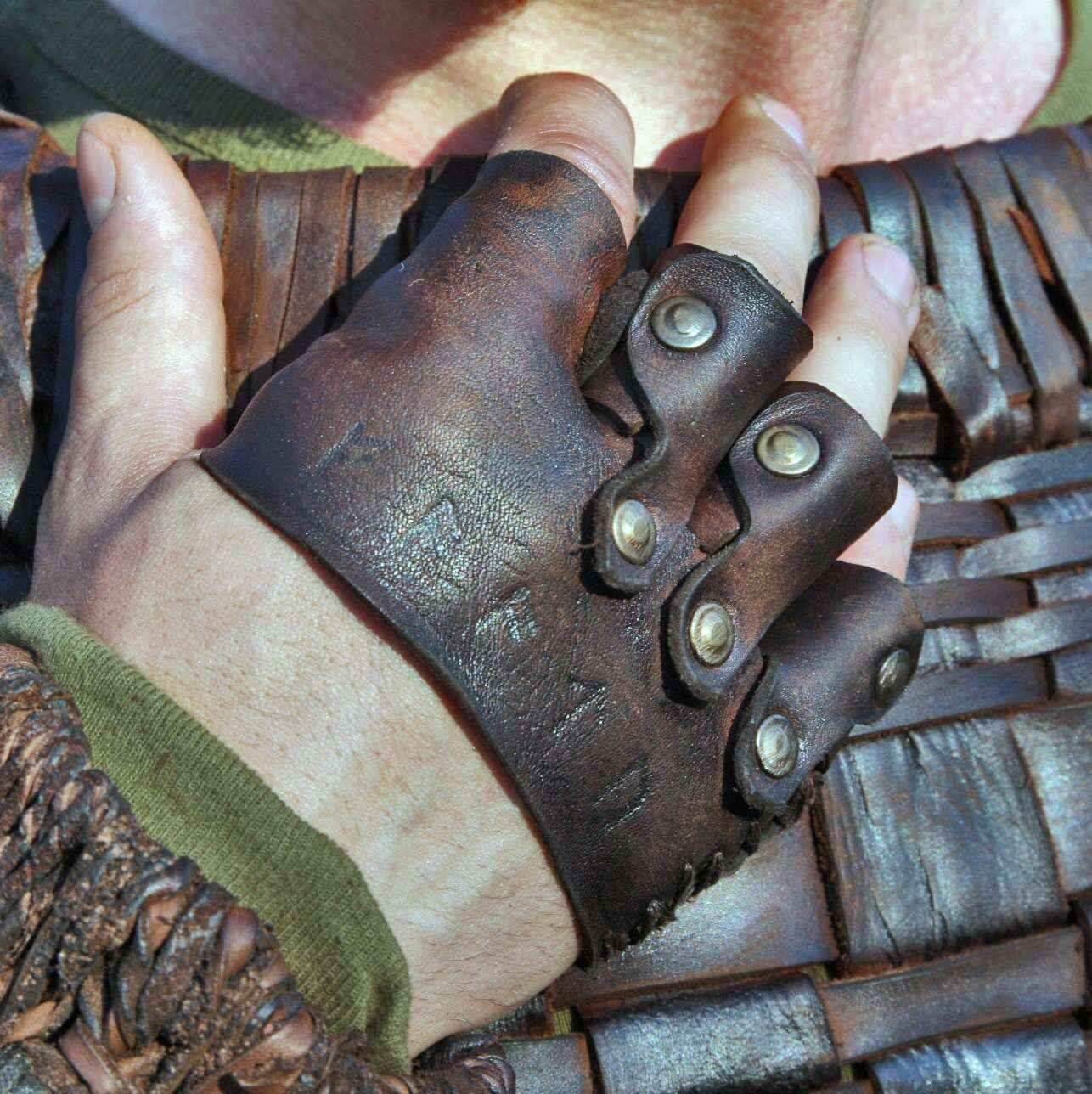 Floki battle leather glove - one right-hand glove / Brown (as on photo)