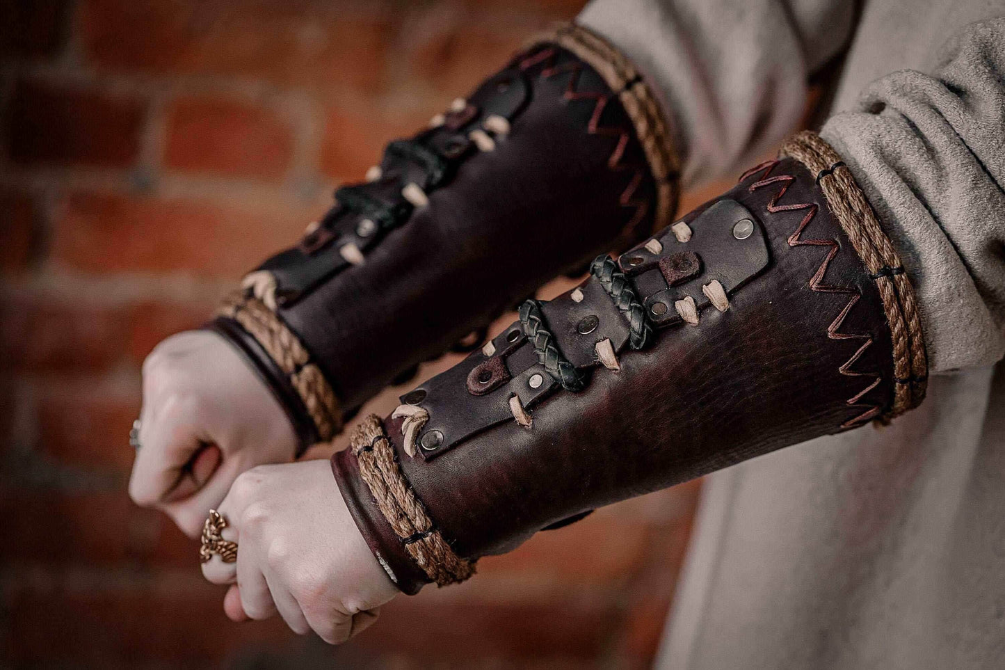 Celtic leather bracers - Black (like foto) / For one hand