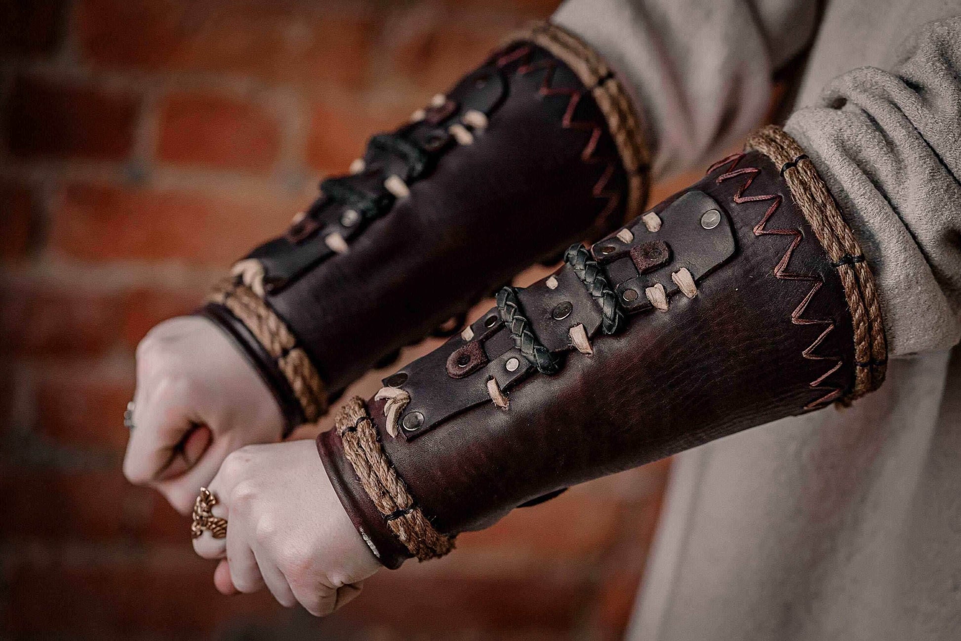 Celtic leather bracers - Black (like foto) / For one hand