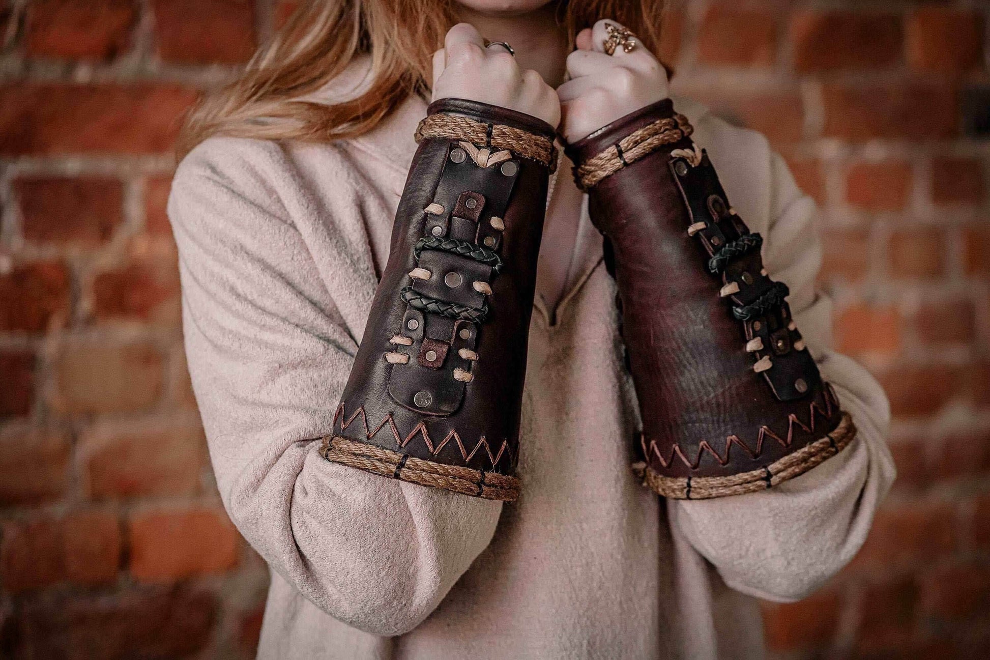 Celtic leather bracers - Black (like foto) / For one hand