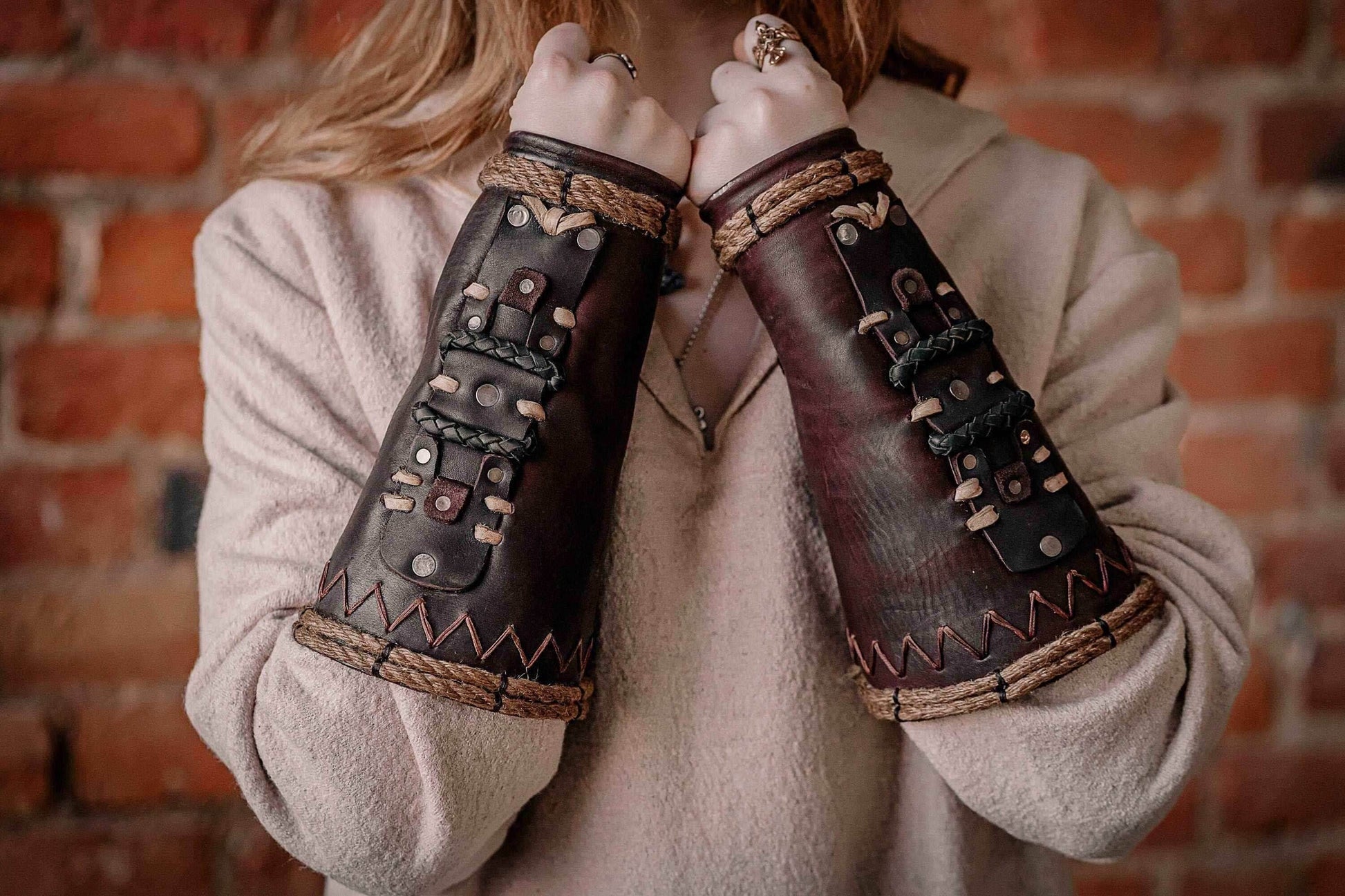 Celtic leather bracers - Black (like foto) / For one hand