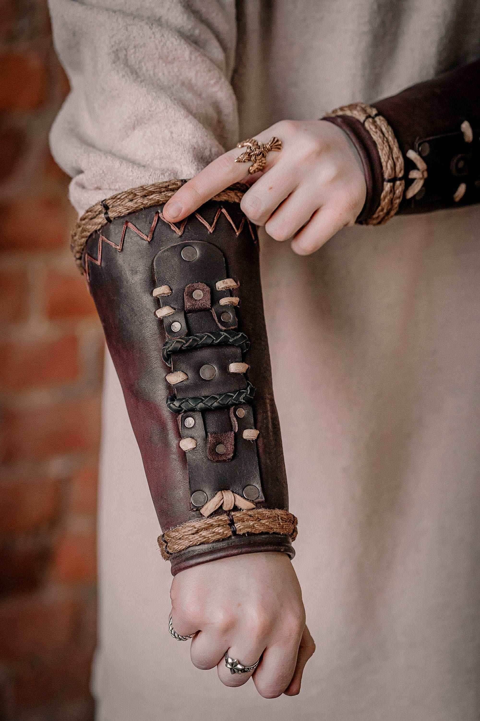 Celtic leather bracers - Black (like foto) / For one hand