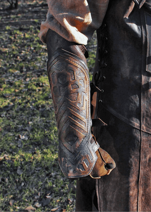 Thorin's leather bracers (Lord of the Rings) - brown (as pictured) / For one hand