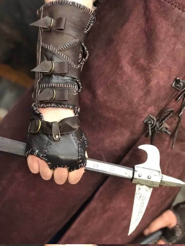 Ivar battler leather glove (Vikings) - one right-hand glove / Brown (as on photo)