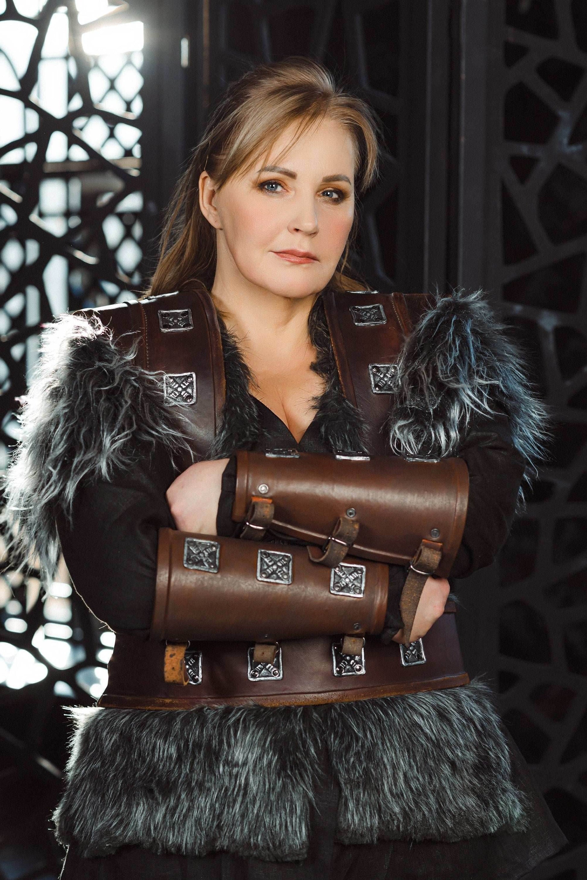 Uhtred leather bracers (The Last Kingdom) - brown (as pictured) / For two hands