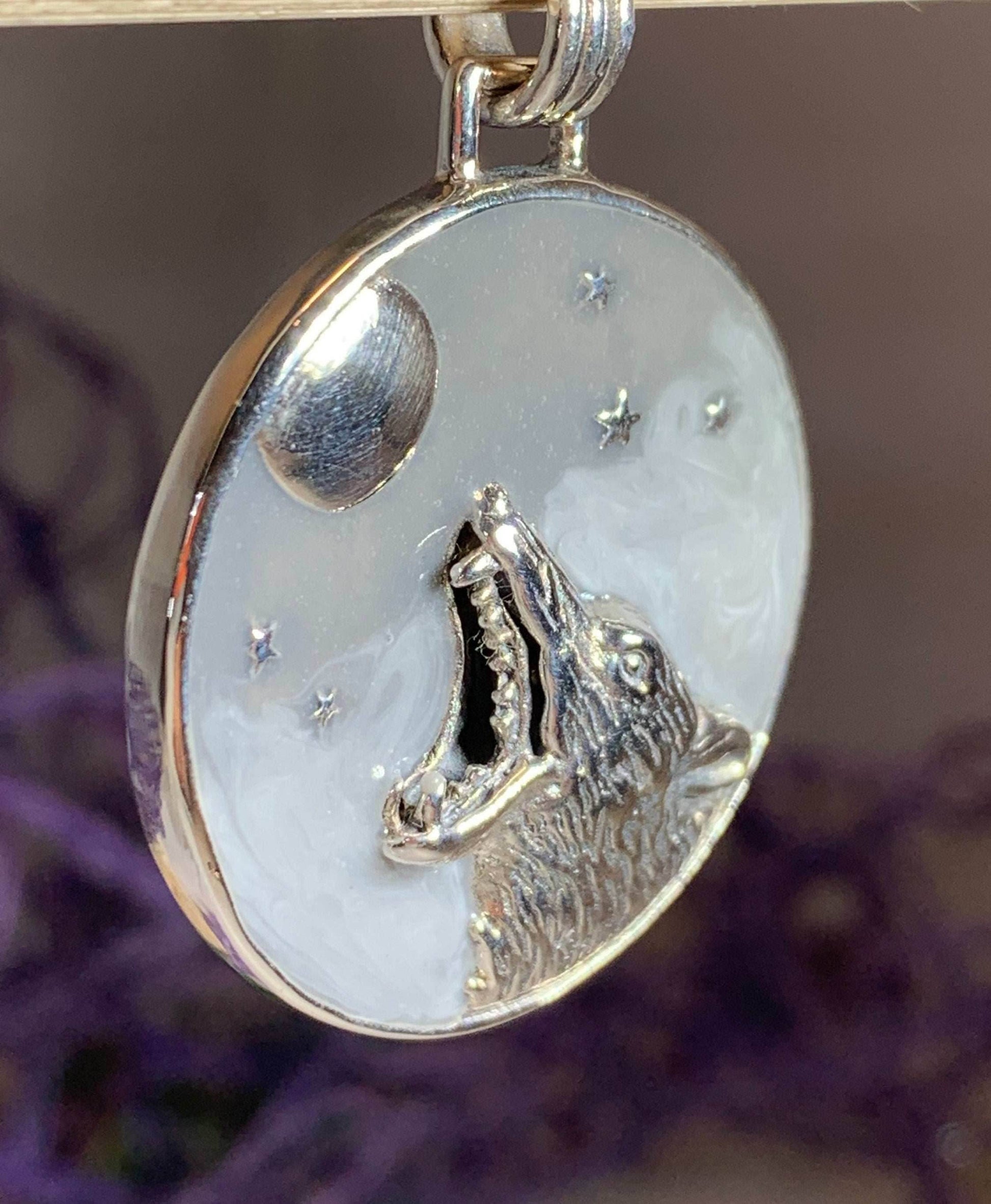 Midnight Wolf Necklace - 18
