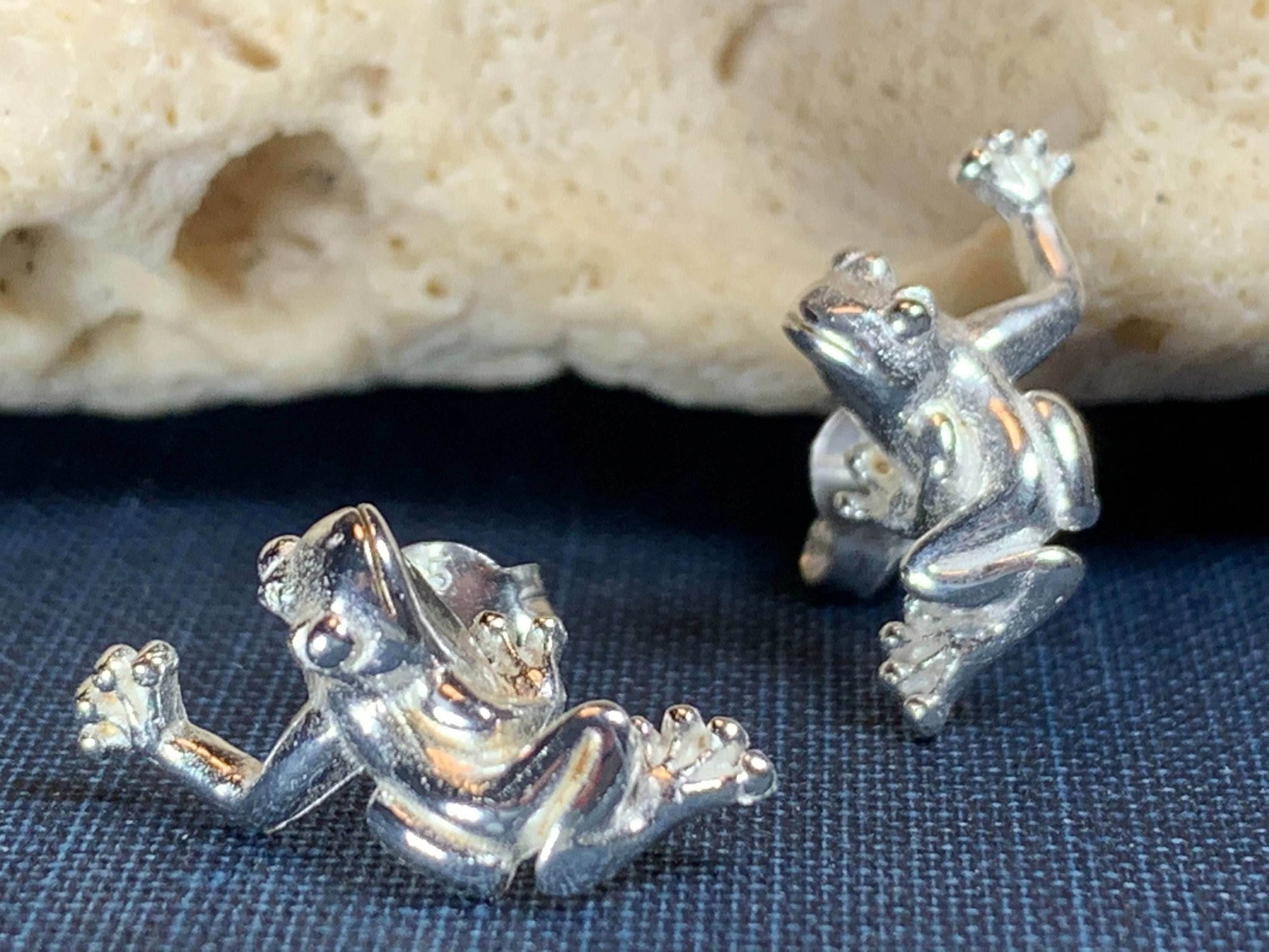 Sásta Frog Earrings - 