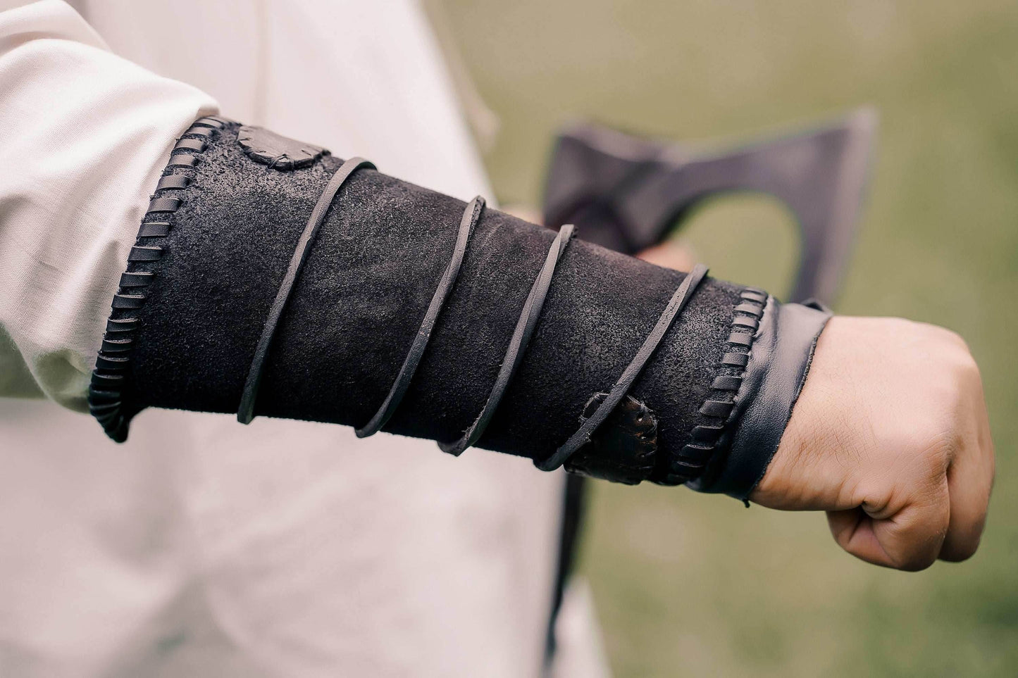 Viking leather bracers - For two hands / Black