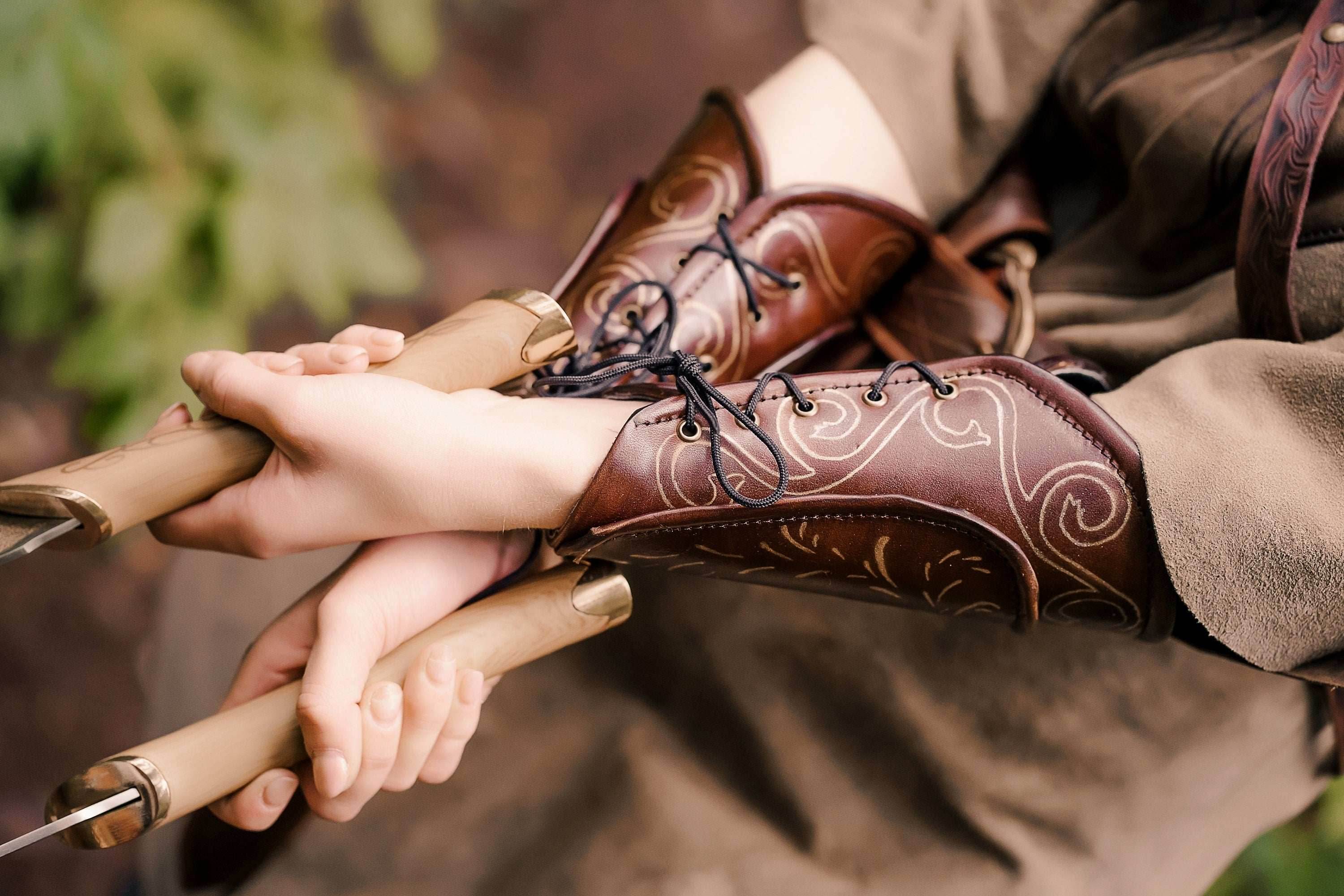 Legolas leather bracers (Lord of the Rings) - brown (as pictured) / For two hands