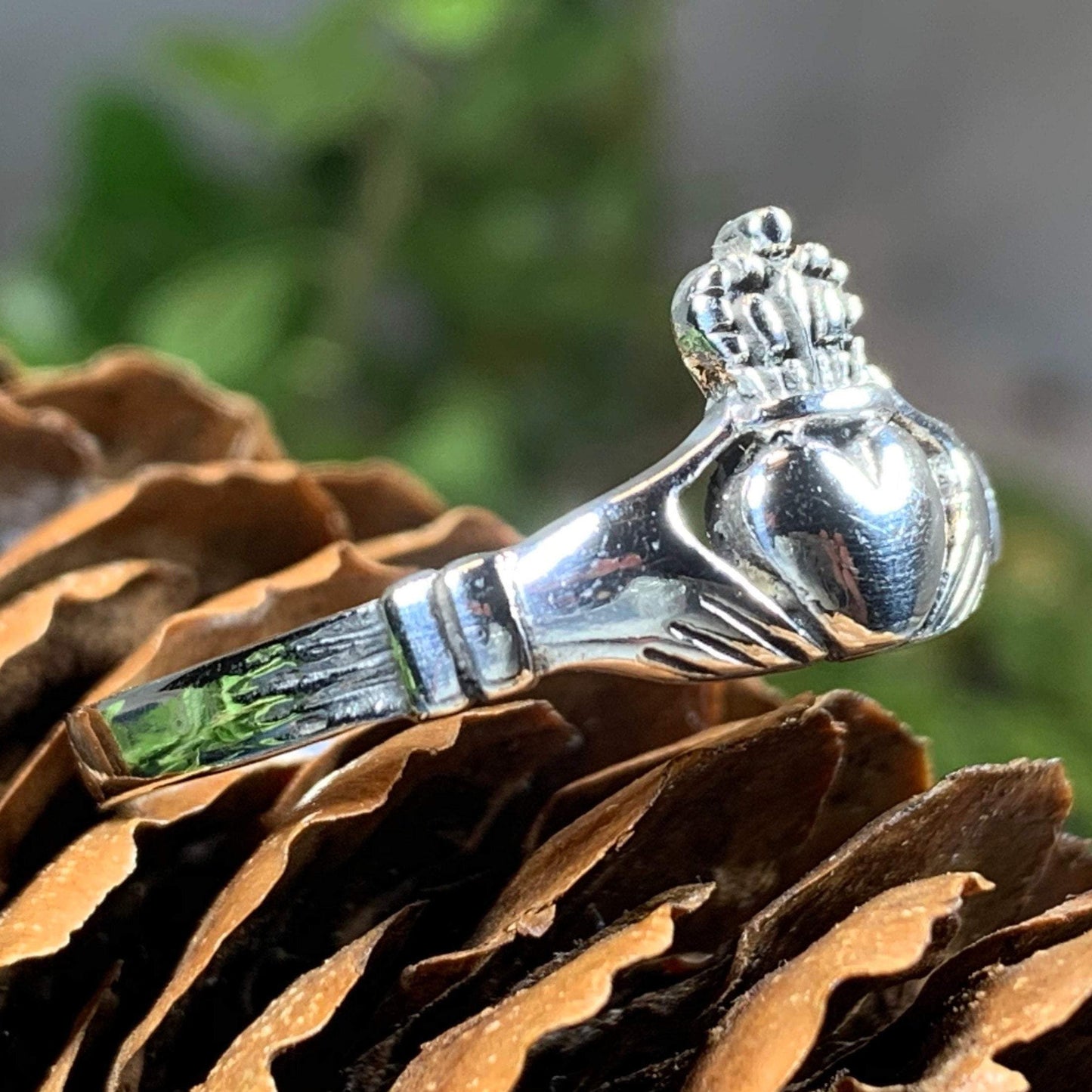 Clara Claddagh Ring