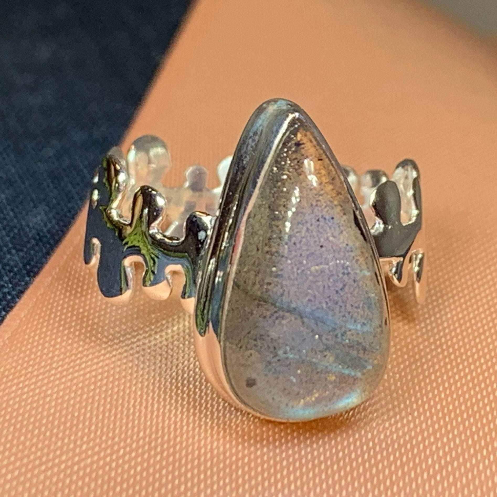 Mists of Avalon Ring - 7 / Teardrop
