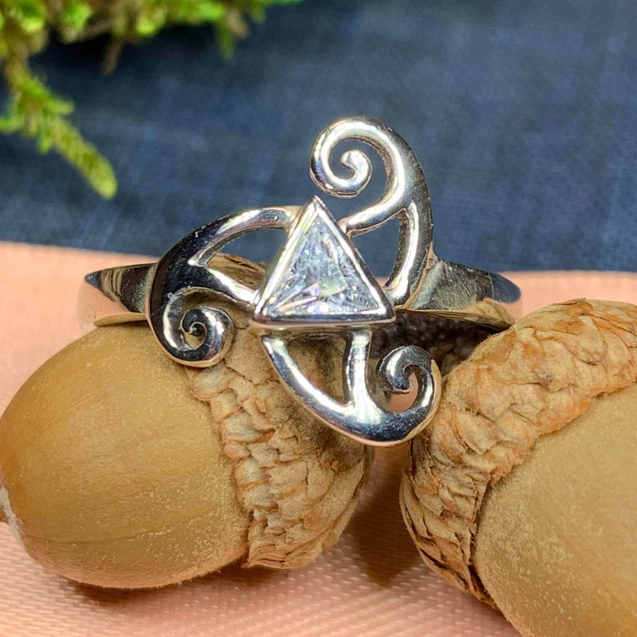 Tara Celtic Spiral Ring - 8 / Diamond Zirconia