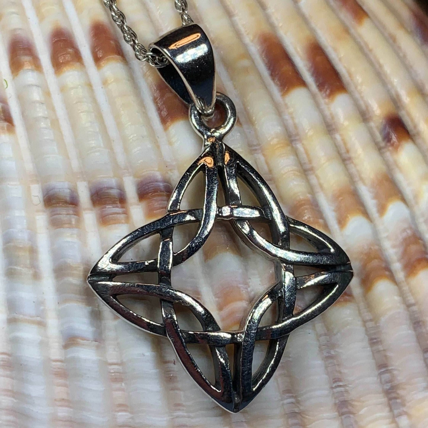 Tay Celtic Knot Necklace - 18