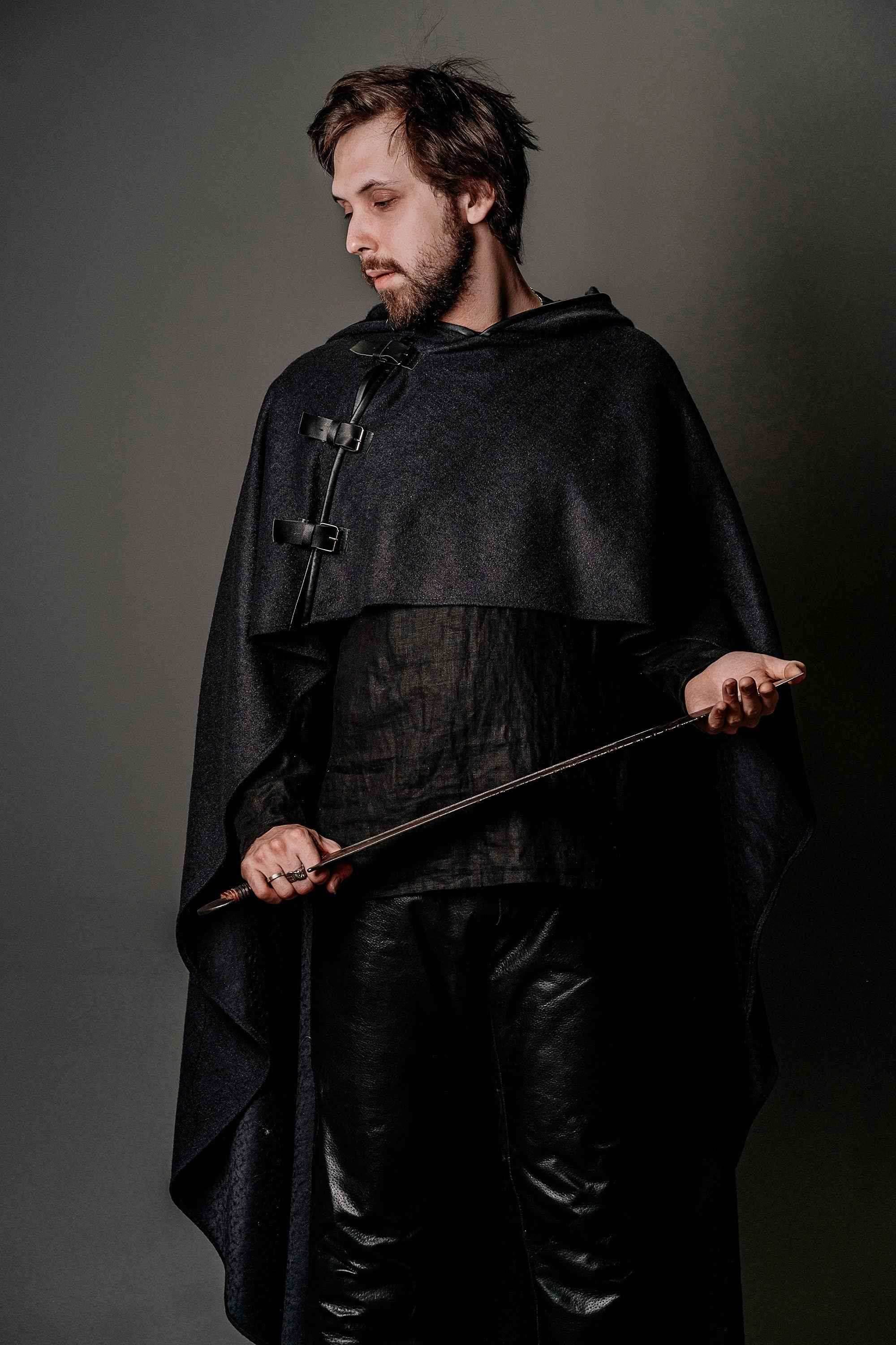 Wool cloak with hood - S