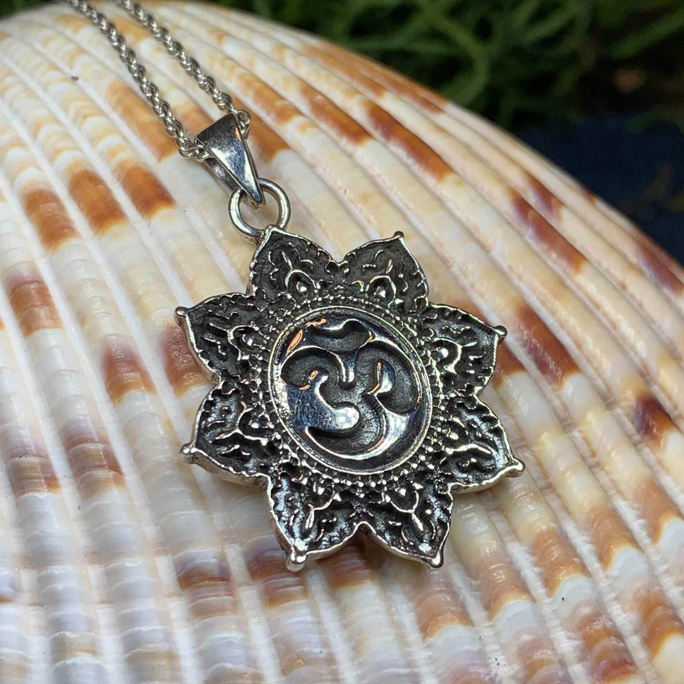 Lostus Blossom Om Necklace - 18