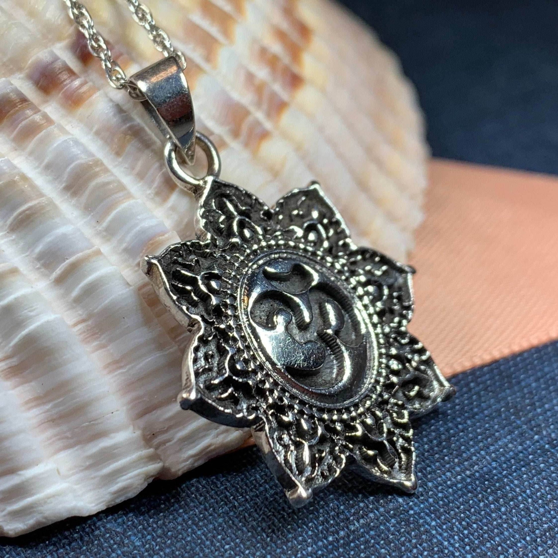 Lostus Blossom Om Necklace - 18