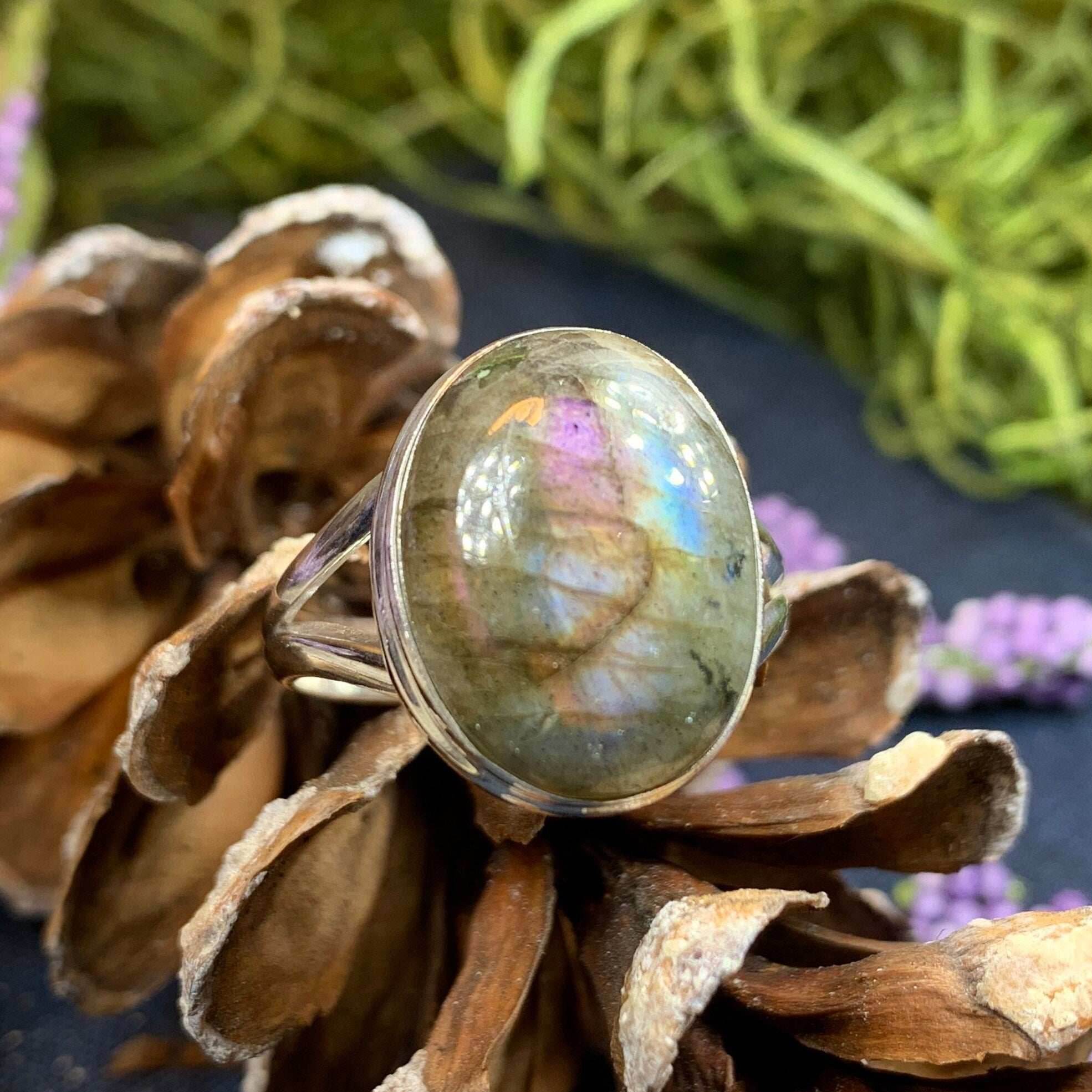 Moonwind Magic Ring - 6 / Oval
