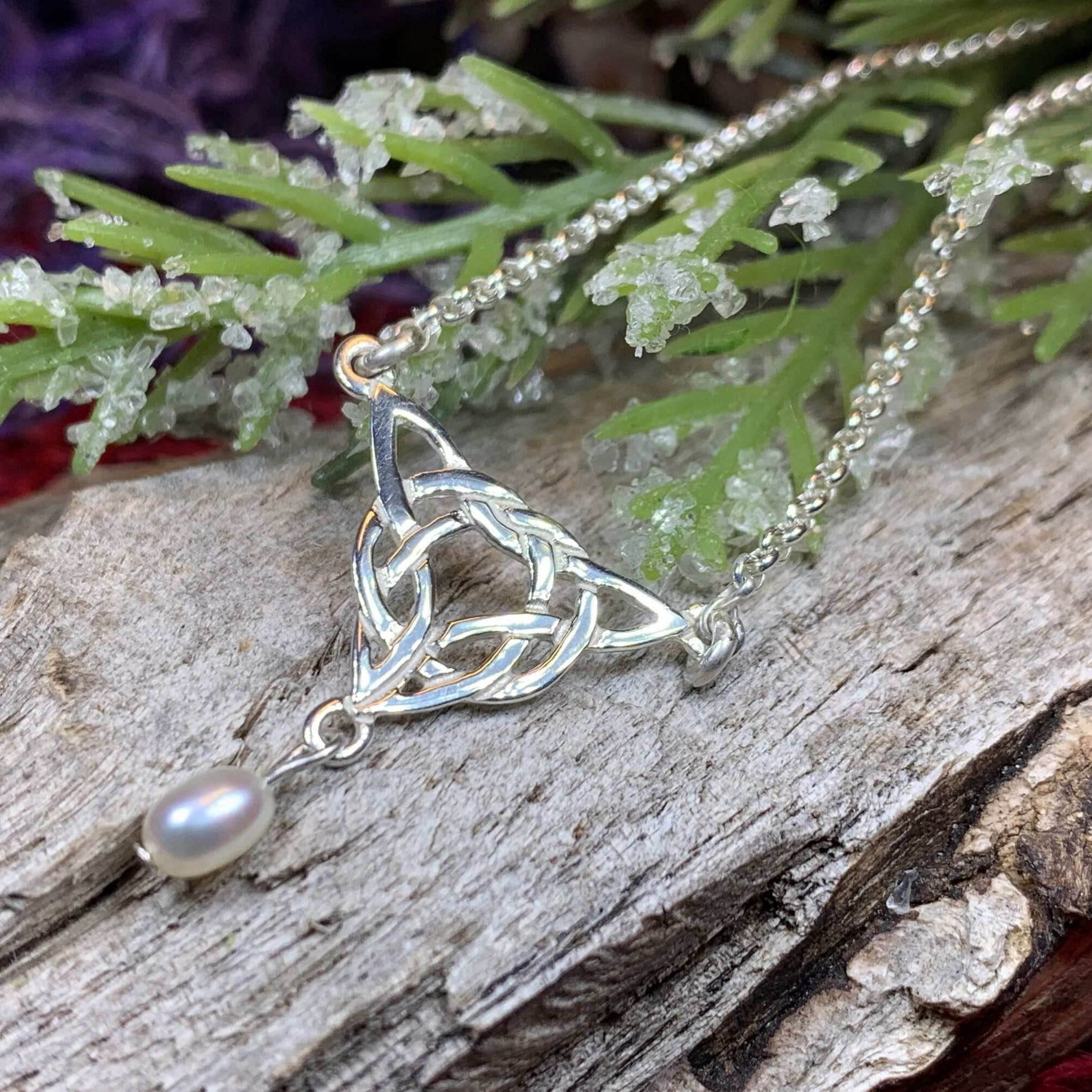 Neamhnaid Celtic Knot Pearl Necklace - 