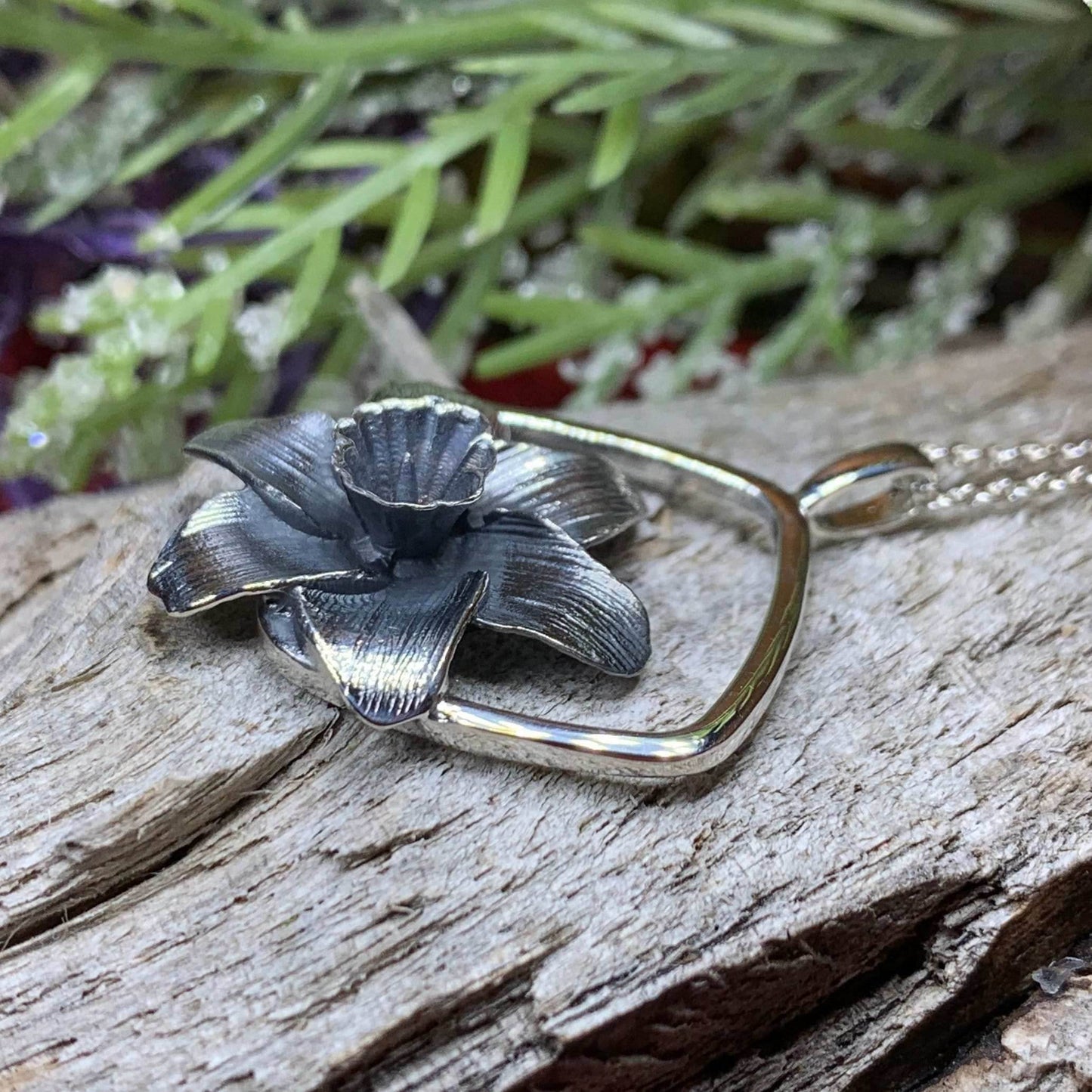 Snowdonia Daffodil Necklace - 18