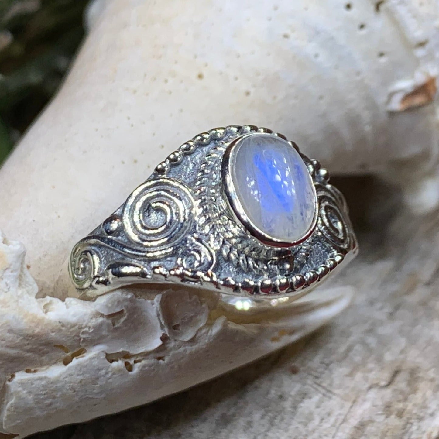 Dynaria Celtic Spiral Ring