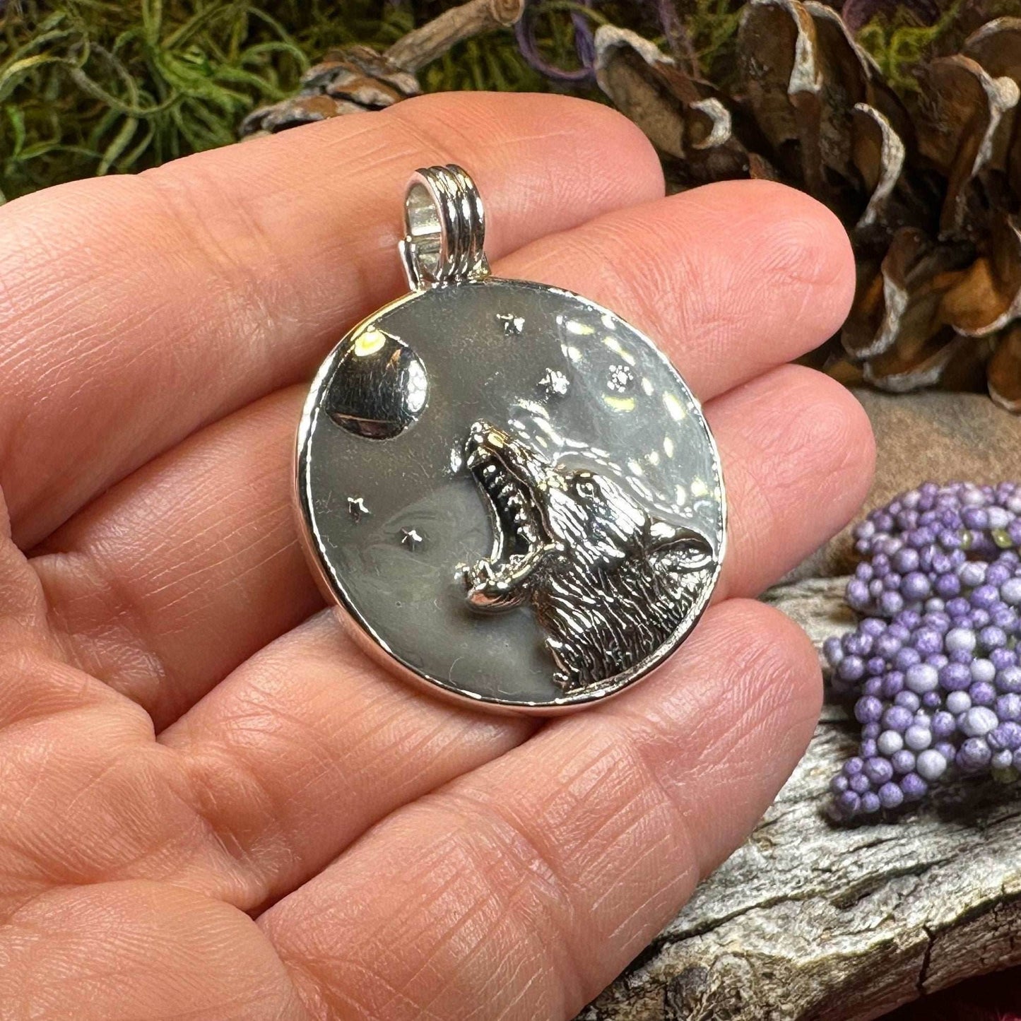 Midnight Wolf Necklace - 18